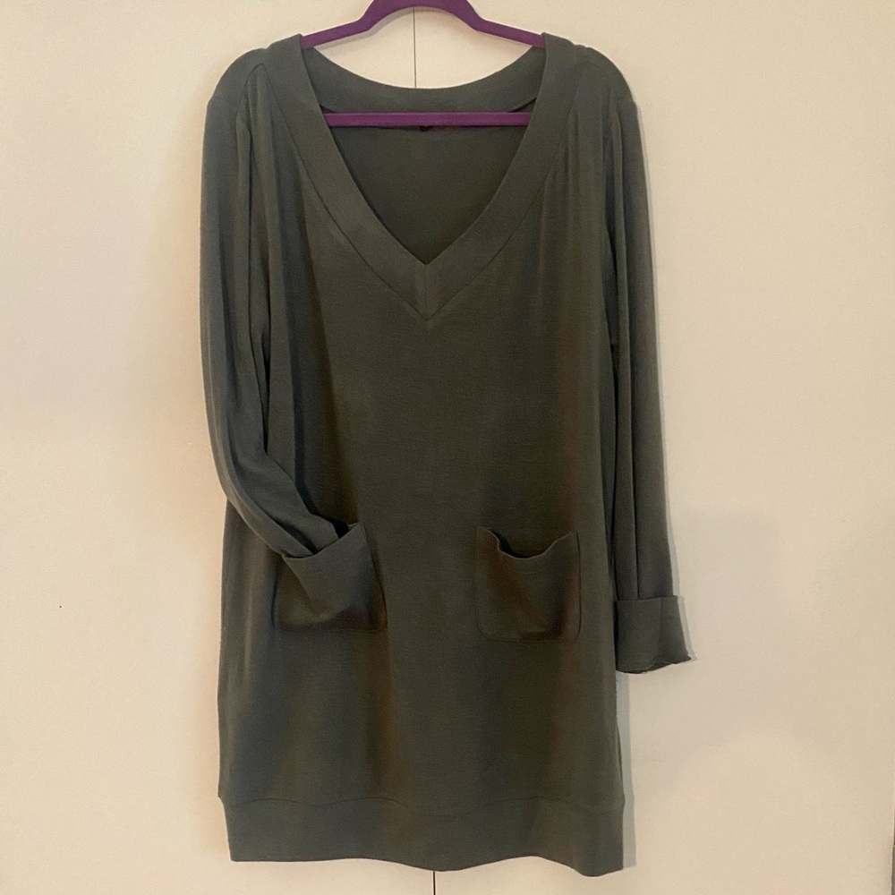 Gray sweater dress w/front pockets